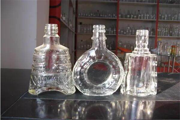 玻璃瓶廠家教你正確（què）的開啟酒瓶方（fāng）法 