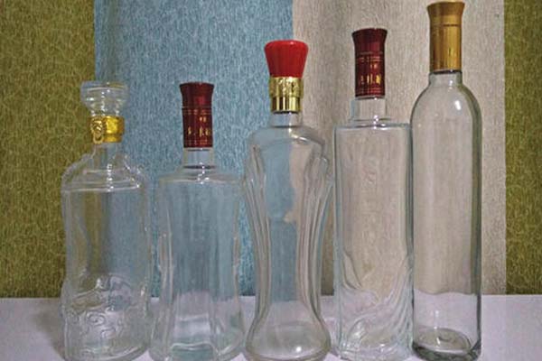 酒瓶廠家詳解玻（bō）璃瓶出現裂紋的原因